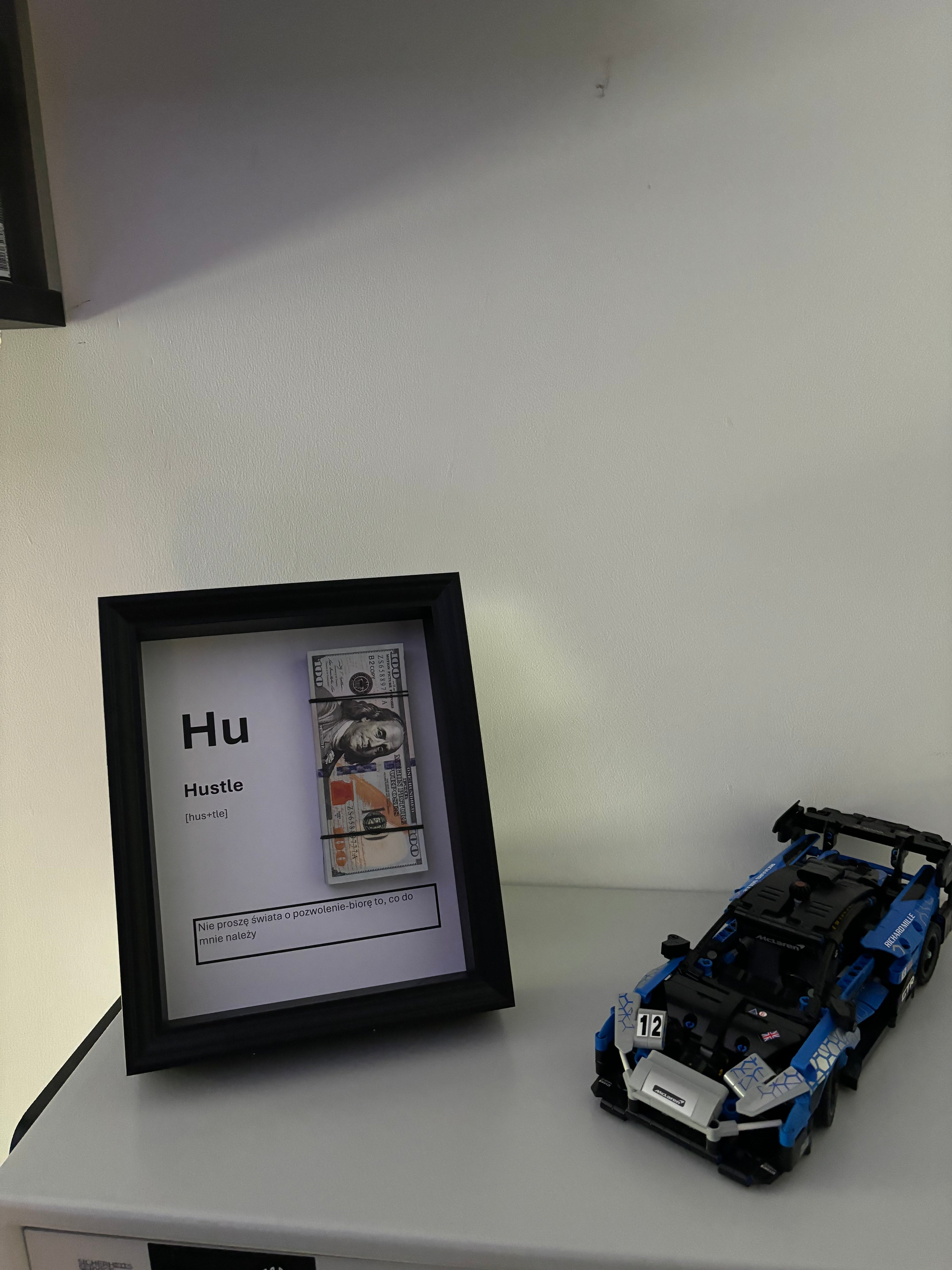 Royal Art No.07 – Hu-Hustle
