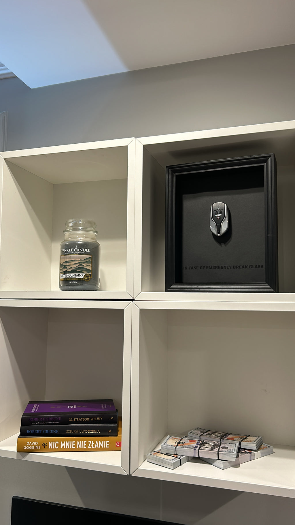 RoyalArt No.01- Maserati Levante Trofeo frame